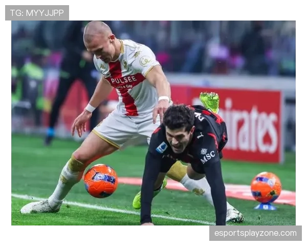 乌龙球：法兰克福后卫失误送礼，对手扳平