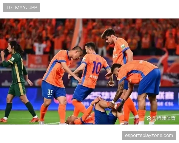 多家媒体称巴黎圣日耳曼已接触一名葡萄牙体育后卫，视作夏窗引援目标